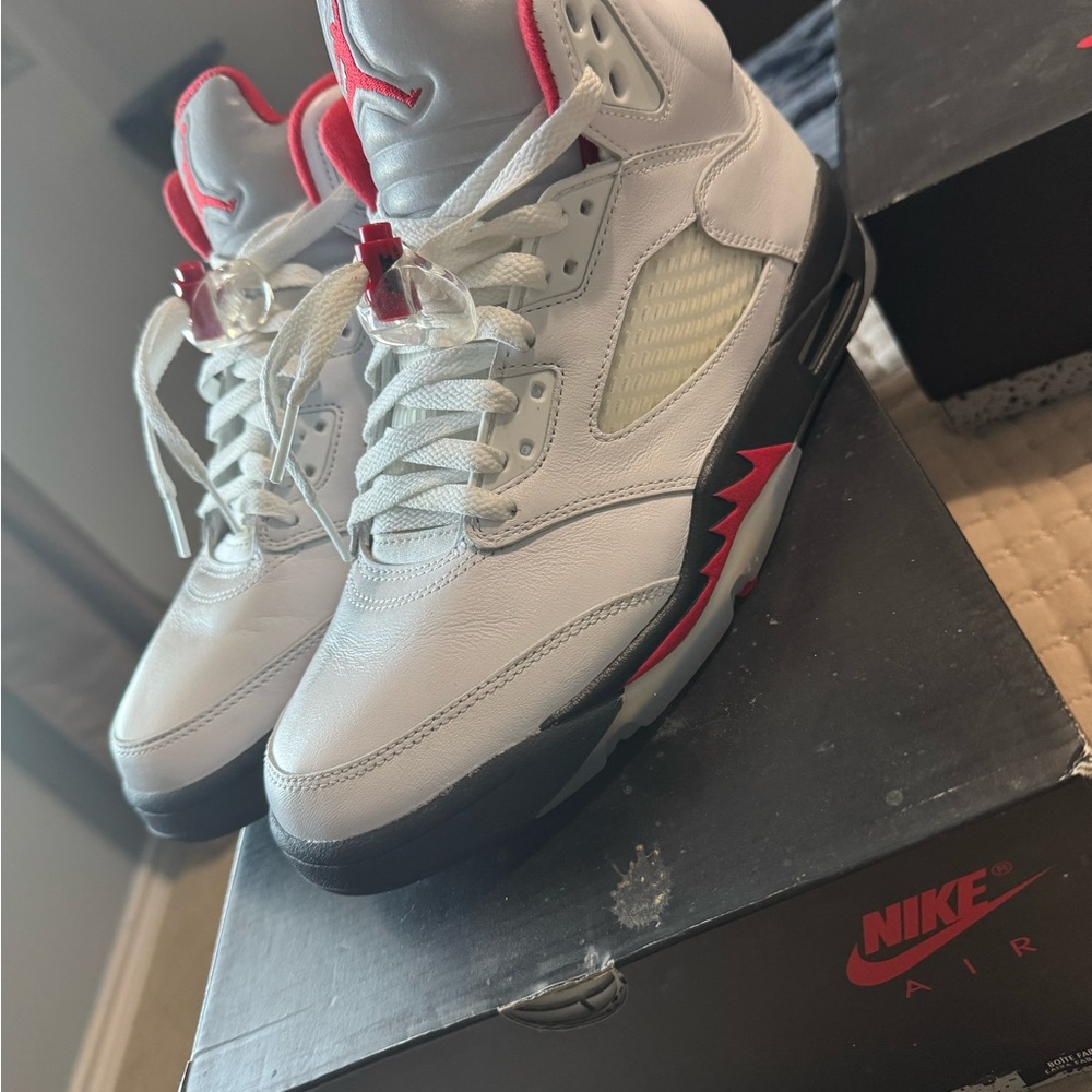 🚫SOLD🚫 Nike Air Men's White and Red Sneakers